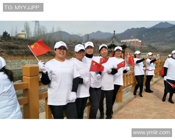 银色头发的足球明星女性展现独特魅力与实力引领新时代运动风潮 银色头发的足球明星女性展现独特魅力与实力引领新时代运动风潮